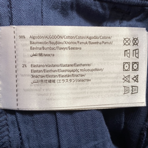 Boys 12M navy shorts with belt - Picture 4 of 4